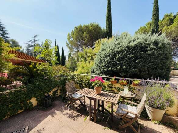Superbe 2 pièces rénové avec grande terrasse